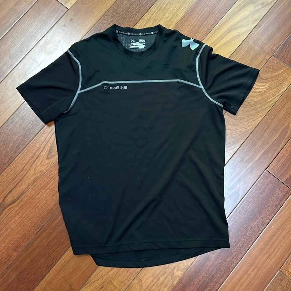 Underarmour men’s short sleeve shirt. Performance material. Combine edition